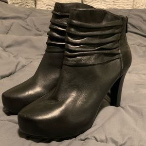 Me too black booties, ruffle top, brand new never worn, woman’s size 9